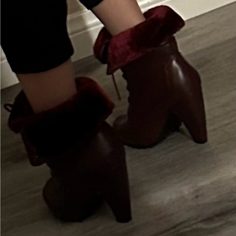 Stylish Brown Ankle Boots with Red Fur Trim
